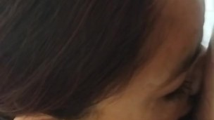 👅 Amiga de visita mamando como diosa