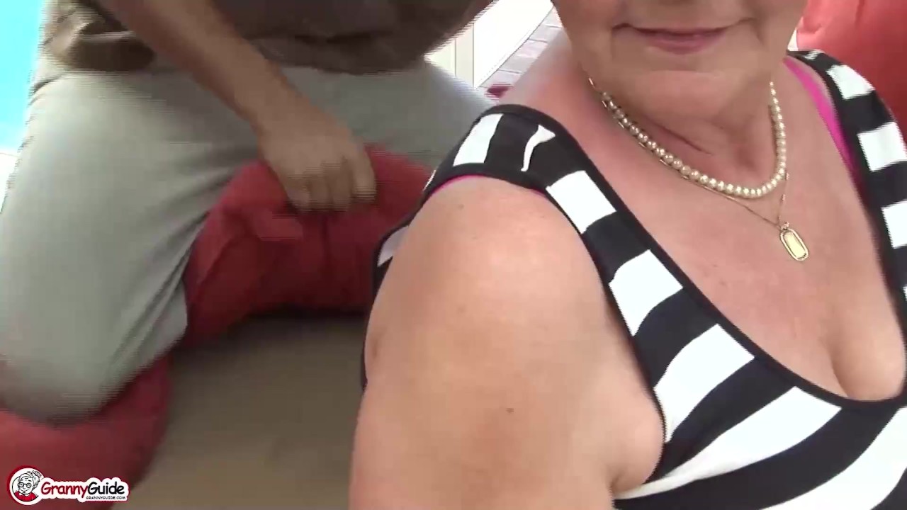 74 years old mature enjoys a wild fucking lesson - Video di sesso gratis - RedTube