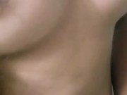 Minha esposa masturbando sua buceta até que ela esteja molhada de tesão 2/16