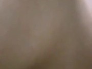 Minha esposa masturbando sua buceta até que ela esteja molhada de tesão 3/16