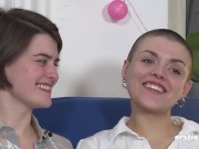 Ersties - Luna S gibt Tumpie ein heißes Rimming mit ihrer Zunge 3/16