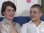 Ersties - Luna S gibt Tumpie ein heißes Rimming mit ihrer Zunge 8/16