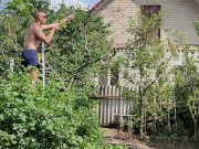 I like to work in the garden 10/16