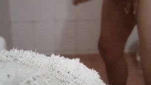 Corrida en el baño