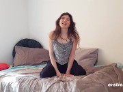 Ersties - 23 Jahre alte Josie squirtet beim masturbieren 2/16