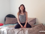 Ersties - 23 Jahre alte Josie squirtet beim masturbieren 3/16