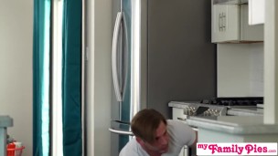 "I have to have COFFEE or SEX in the morning" Minxx Marii tells her Stepbro - S27:E4