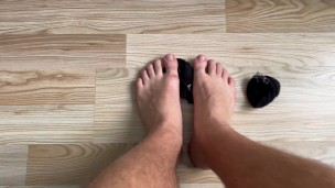 Hunk solo foot playing