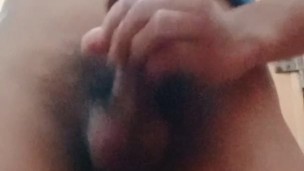 Naabutan ng Libog si JunJun sa c.r daming tamod.