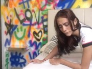 El mejor amigo de mi marido entra en la habitación y me folla en cuatro 6/16