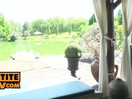 Sasha Sparrow v resortu rozjede pov a anal