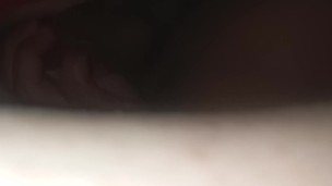 Levanto su vestido y le meto mi verga