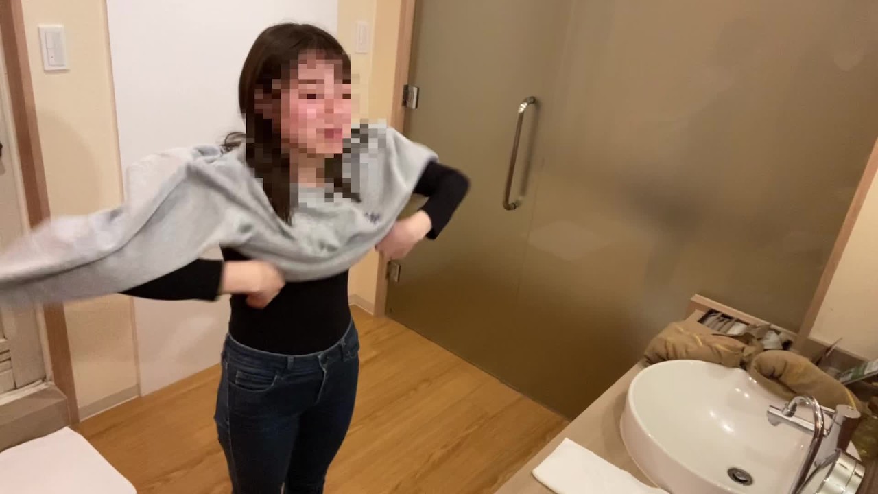 【素人盗撮】出張オイルマッサージ。呼ばれてホテルへ行ったら美巨乳美女がいたので、性感マッサージに切り替えたら。。。 - RedTube