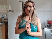 LOIRA GOSTOSA NA COZINHA 4/16