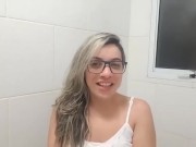 LOIRA GOSTOSA NO CHUVEIRO 1/16