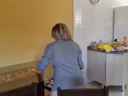 LOIRA GOSTOSA LIMPANDO 12/16