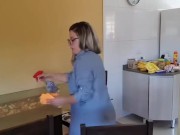 LOIRA GOSTOSA LIMPANDO 14/16