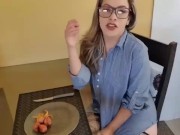 LOIRA DE LINGERIE NA COZINHA 14/16