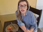 LOIRA DE LINGERIE NA COZINHA 16/16