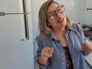 LOIRA DE LINGERIE NA COZINHA 3/16