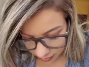 LOIRA DE LINGERIE NA COZINHA