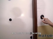 MATURE4K. Buddy puts penis in mature madams opening instead of help 2/16