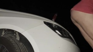 AtreyuPup cruising en el coche por la noche con el dildo