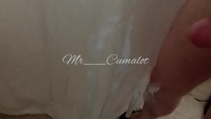 Cum on mirror - An den Spiegel gespritzt