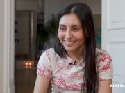 Ersties - 19-jährige Arzthelferin Koko masturbiert mit Dildo 16/16