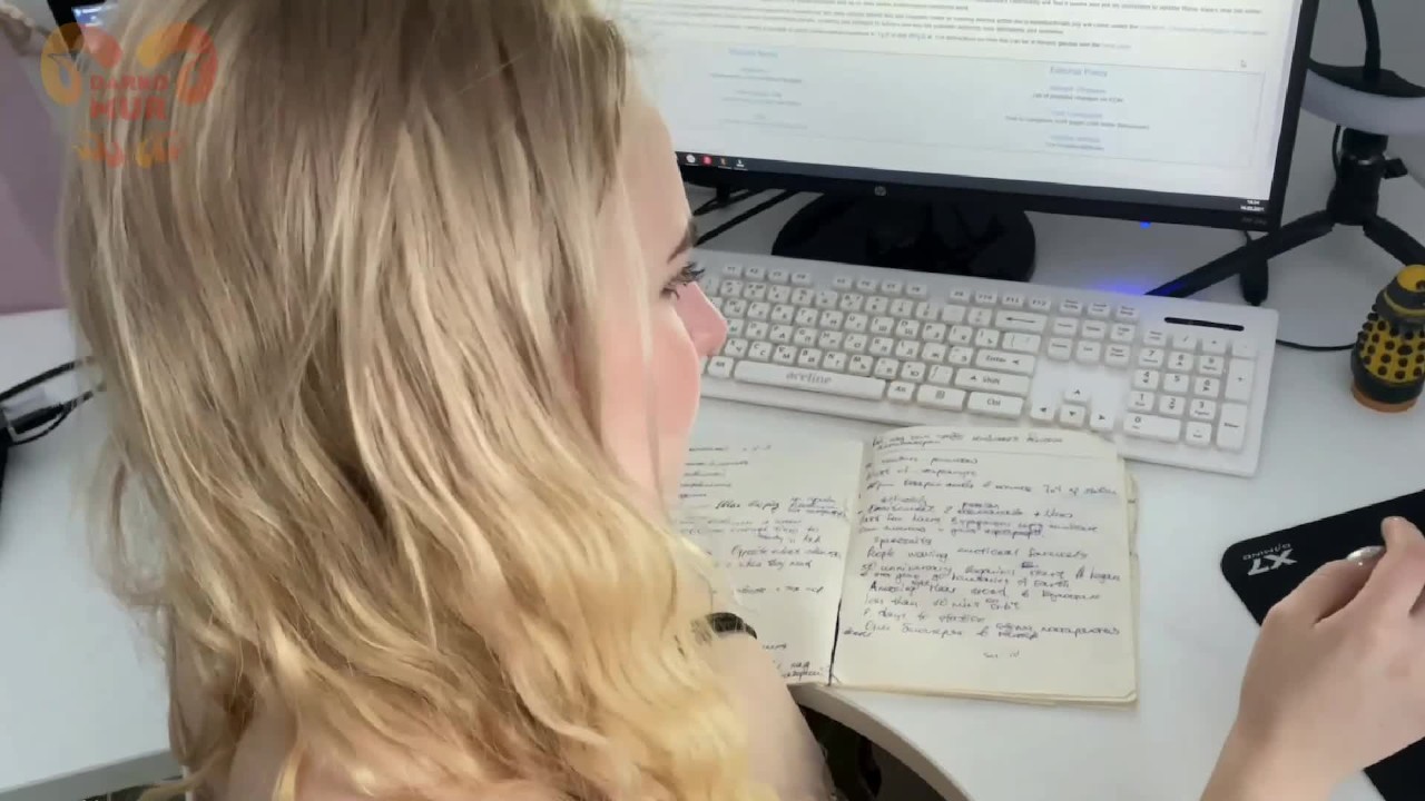 Étudiante salope offre ses trous pour la meilleure note - Vidéo de sexe gratuite - RedTube