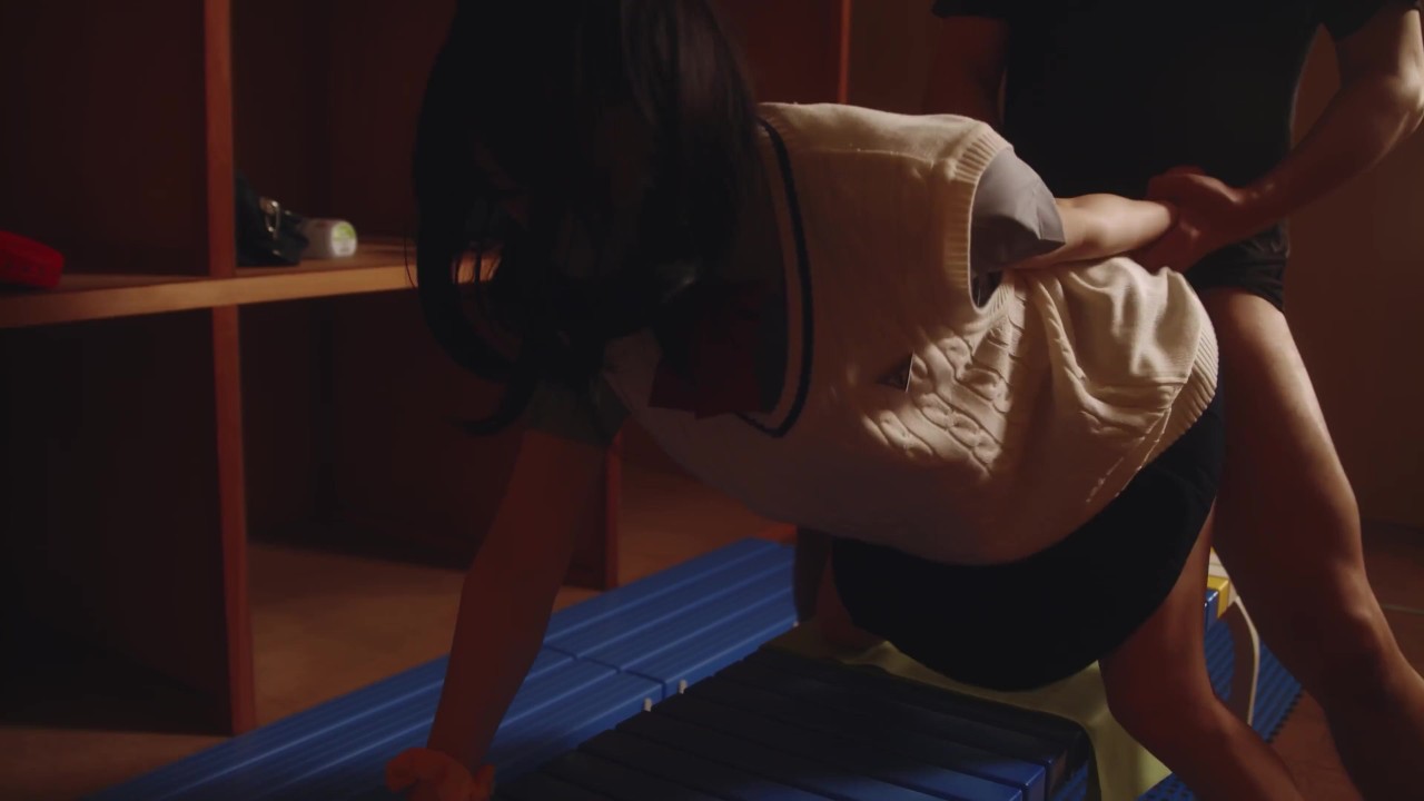 制服の中、競泳水着。学校の水泳部更衣室で種付けプレスされる宝多〇花。 - Free Sex Video - RedTube
