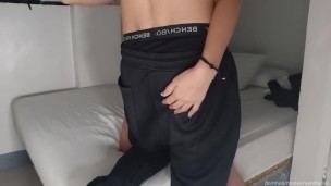 Asian Pinay Tinatawagan Ng Kanyang Boyfriend Habang Kinain Siya Ng Kanyang Kaibigan