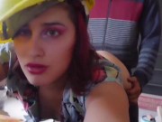 Sexo inesperado en obra en construcción con albañil sin condón. Hasta que nos descubre su jefe! 🙊