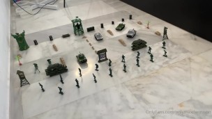 Giant growth - giant soldier foot crush entire army
