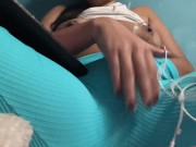 ADDICTED TO MASTURBATING🥵a huge orgasm in her yoga pants💦 6/16