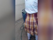 Encuentro a mi hijastra colegiala sola en casa lavando sus calzones, padrastro pervertido , 3/16