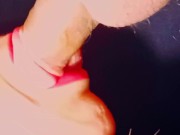 Primer plano la mejor chupada en los labios mas sexys 5/16