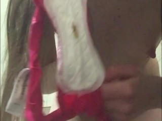 АСМР Надеваю прокладку на 6-й день месячных, нюхаю ее спустя несколько часов