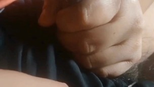 Se la chupo a mi vecino cuando mi marido no está/