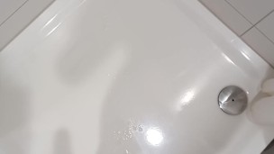 In die Dusche gespritzt