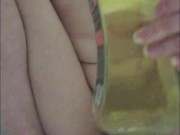 Золотой нектар из моей пизды в банке от кофе. Писающие женщины - Screenshot 14 of 16 - Piss