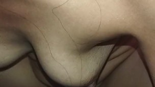 💥 Latina caliente escurre de Sudor montando verga duro