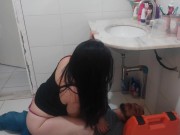 atendi o encanador de vestido sem calcinha! quero o pau dele será que consegui? 11/16