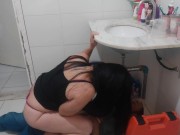 atendi o encanador de vestido sem calcinha! quero o pau dele será que consegui? 15/16