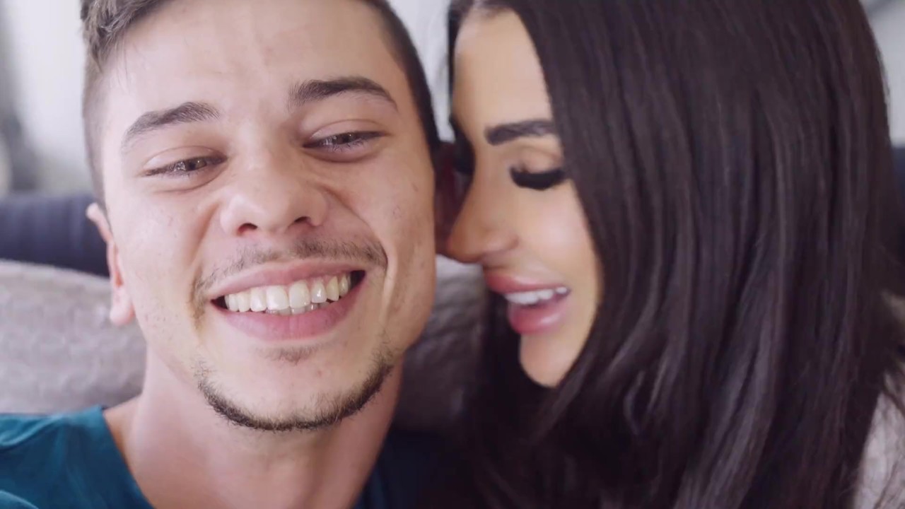 Susy Gala is watching TV with her friend until he starts masturbating her and eating her pussy - Free Sex Video - RedTube