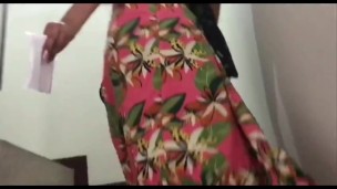 aquí escuchando sus oraciones y con ganas de ponerla a chupar pija