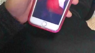 Viendo el video de mi esposa con su jefe mientras me la culeo igual