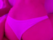 Mi hermanastro entra en mi cuarto y me folla