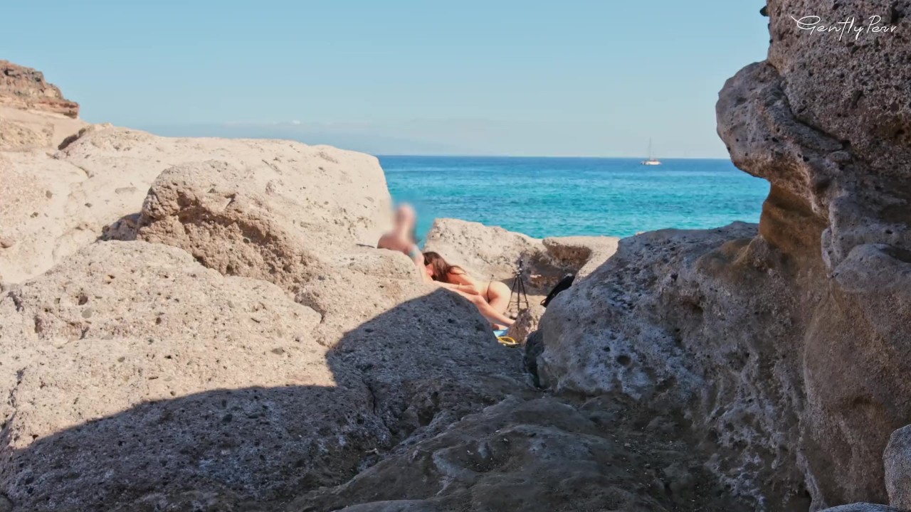 HANDJOB SLUT BEACH: dickflash for a slutty little bitch and she can't resist to make me cum. - Free Sex Video - RedTube