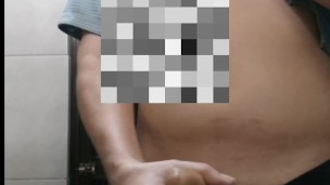 Habang nasa CR naisipang magjakol | Part1
